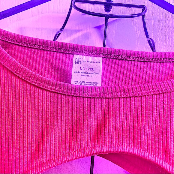 Red Cutout T-Shirt with Short Sleeves - Picture 2 of 3